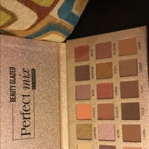 Palette with multi colors